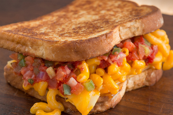 grilled-mac-fiesta-strangewich